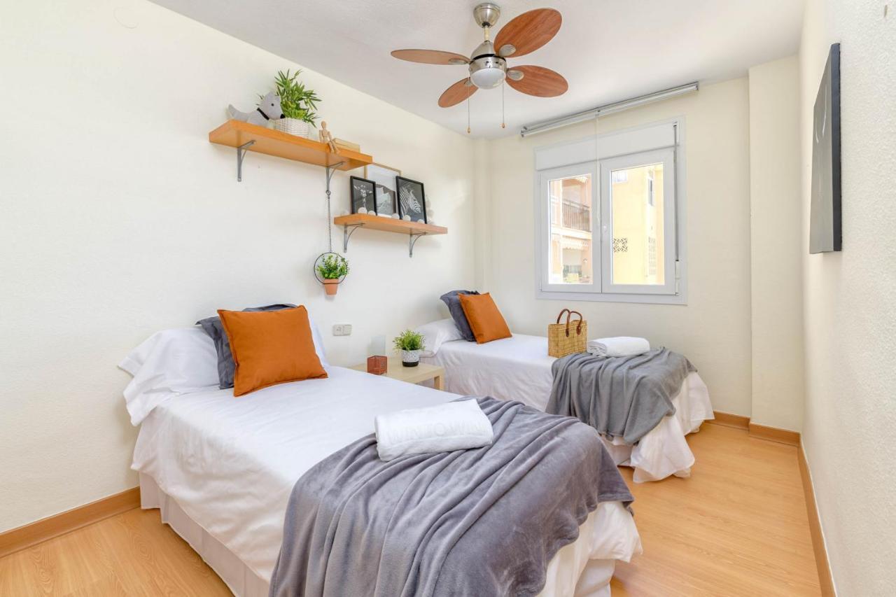 Wintowinrentals 1St Linea De Playa Vista Al Mar Y Piscina La Cala Del Moral Ngoại thất bức ảnh
